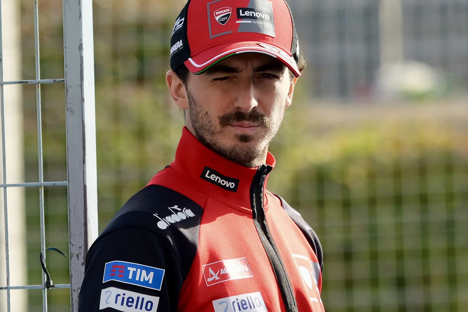 Francesco Bagnaia, casquette Ducati, au Grand Prix d’Espagne 2026