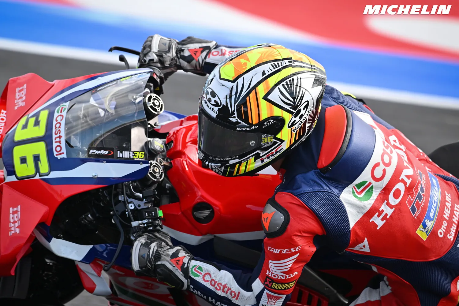 Joan Mir en gros plan sur la Honda numéro 36, à Misano